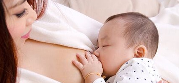breastyfeeding-baby